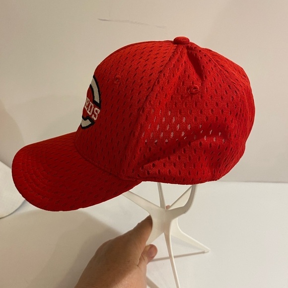 REDS Fitted Hat by Proflex S/M (CN) - Picture 8 of 11